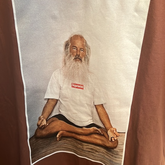 Supreme - Picture 2 of 3